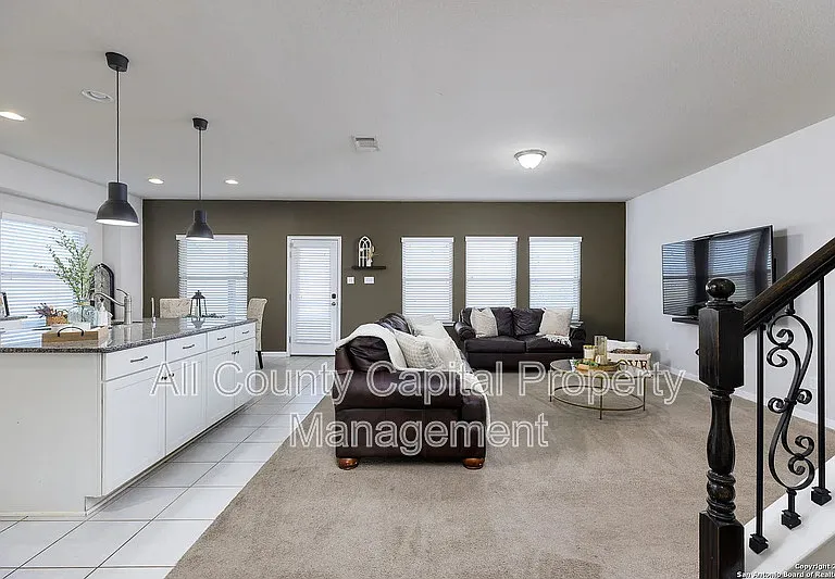 241 Silver Maple Dr — Photo 3