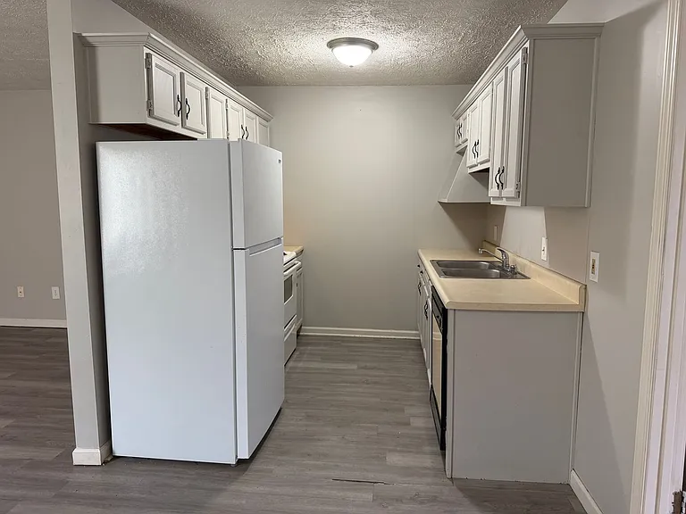 River Valley Apartments — Photo 28