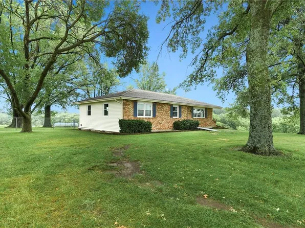 17470 Springdale Rd, Leavenworth, KS 66048