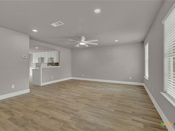 3rd image of 104 Grant Way