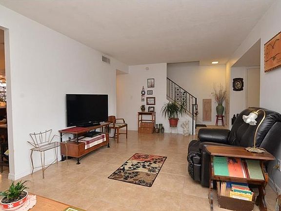 5th image of 1227 Carriage Ln #1204