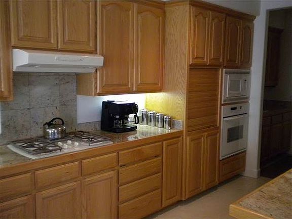 4th image of 121 Lakeside Dr