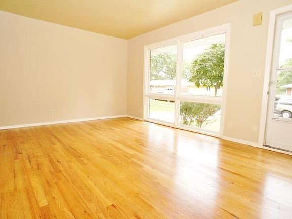 2nd image of 1010 Driftwood Dr