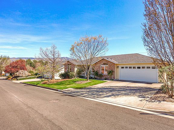 3rd image of 793 Saint Andrews Cir