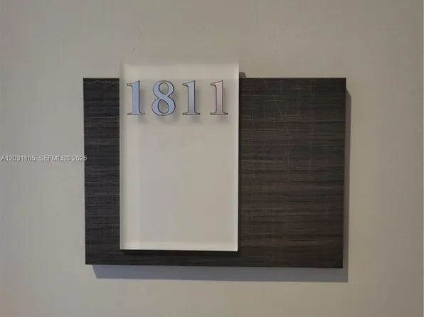 5300 Paseo Blvd #1811, Miami, FL 33166