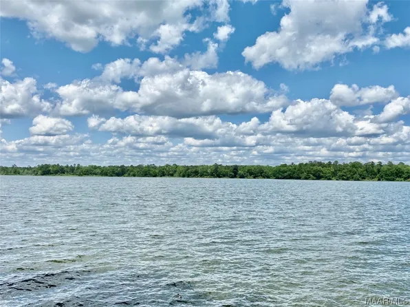 492 Womble Ln, Deatsville, AL 36022