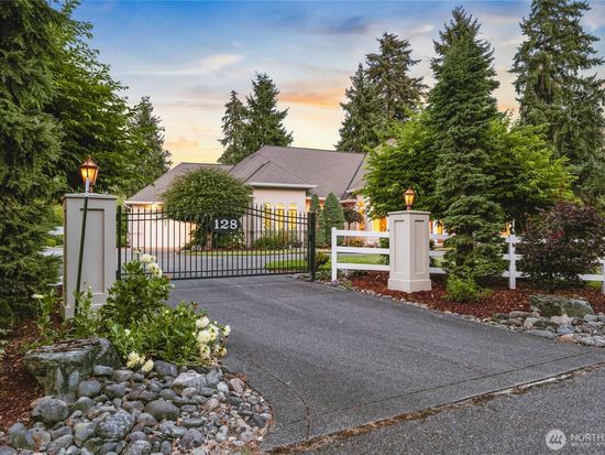 128 Country Club Circle SW, Lakewood, WA 98498