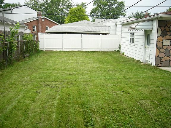 3rd image of 29525 Shirley Ave