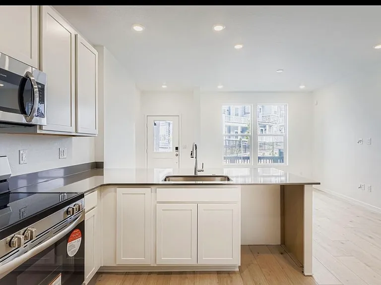 8945 Whiteclover St — Photo 2