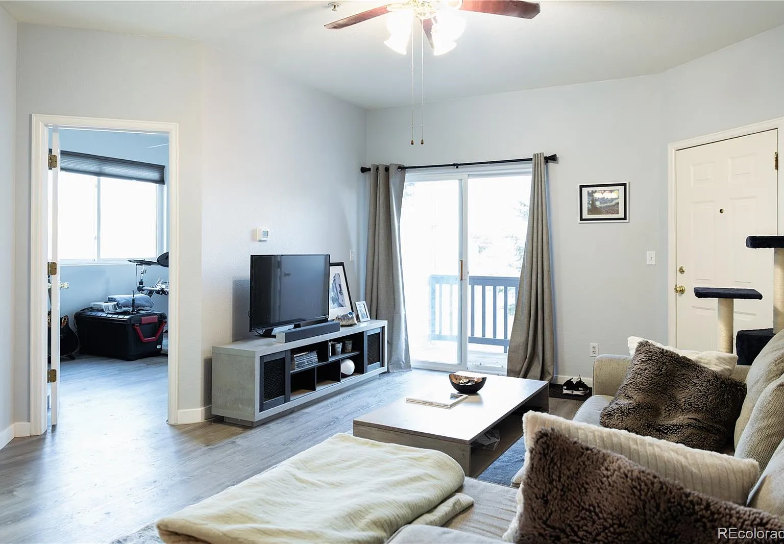2 bed, 1.0 bath, 920 sqft, $1,800 — Photo 1