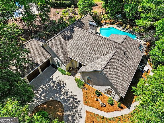 3rd image of 2565 Fairview Dr