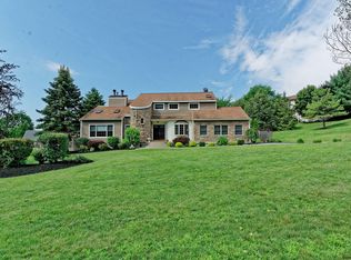 12 Park Dr, Menands, NY 12204