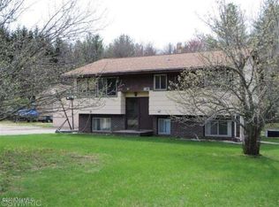 8975 S Mason Dr, Newaygo, MI 49337