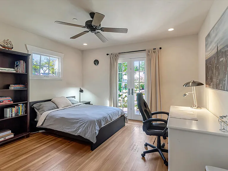 1568 Mariposa Ave — Photo 19