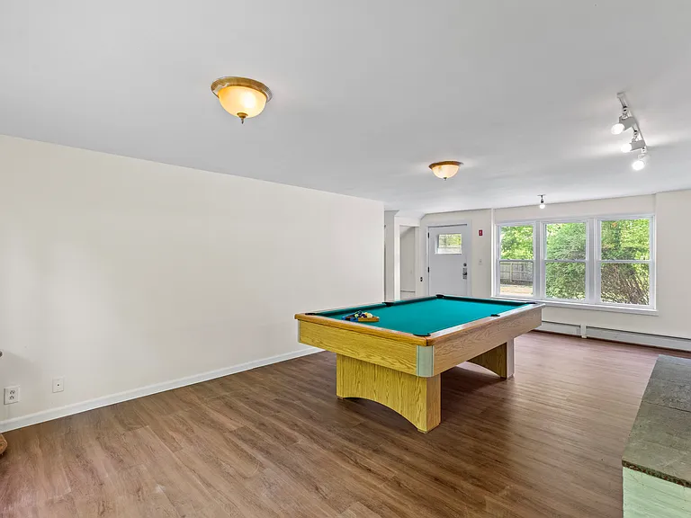 2355 Shepard Ave — Photo 20