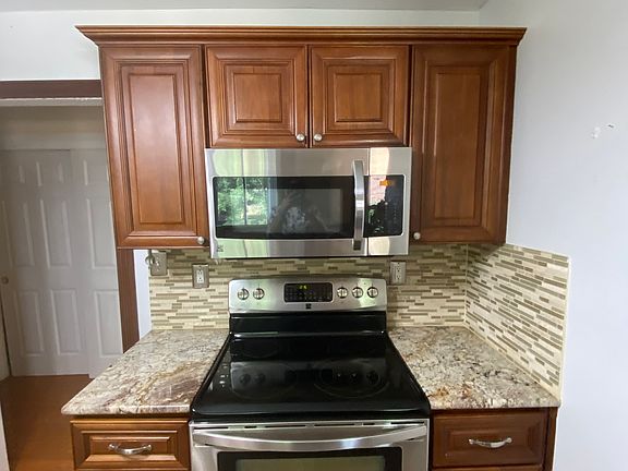 2nd image of 9718 Kingsbridge Dr APT 202