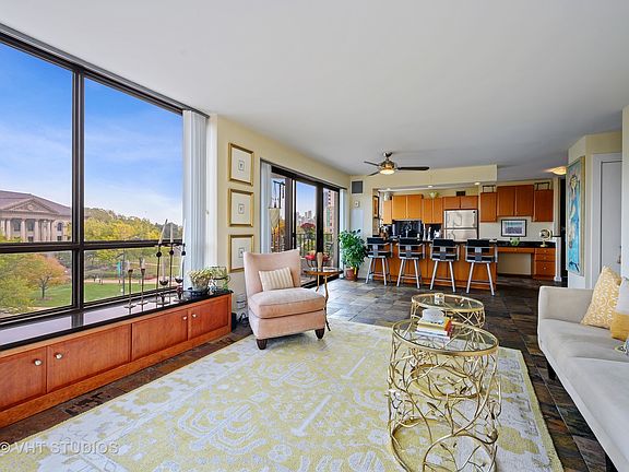 4th image of 2020 N Lincoln Park W APT 3F