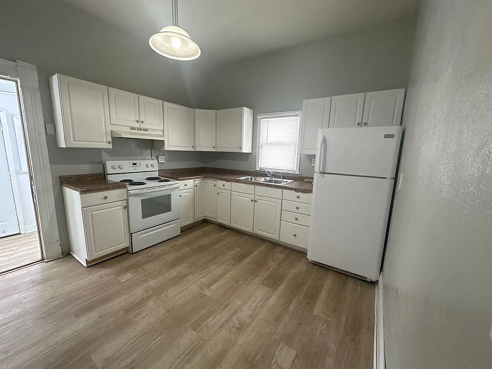 1410 W Jackson St