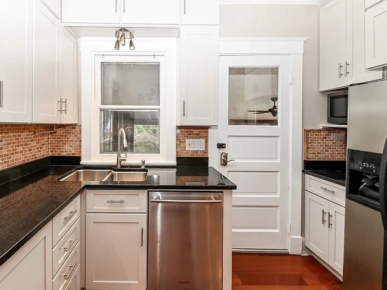 3634 Amberson Ave — Photo 15