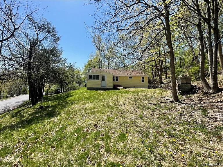 19 Lake Ave — Photo 20