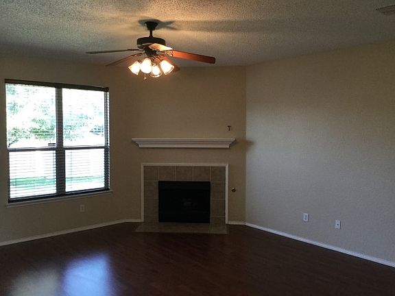 2nd image of 2853 Tangleglen Dr