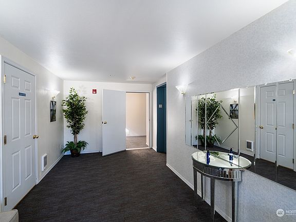 5th image of 910 34th Street #103