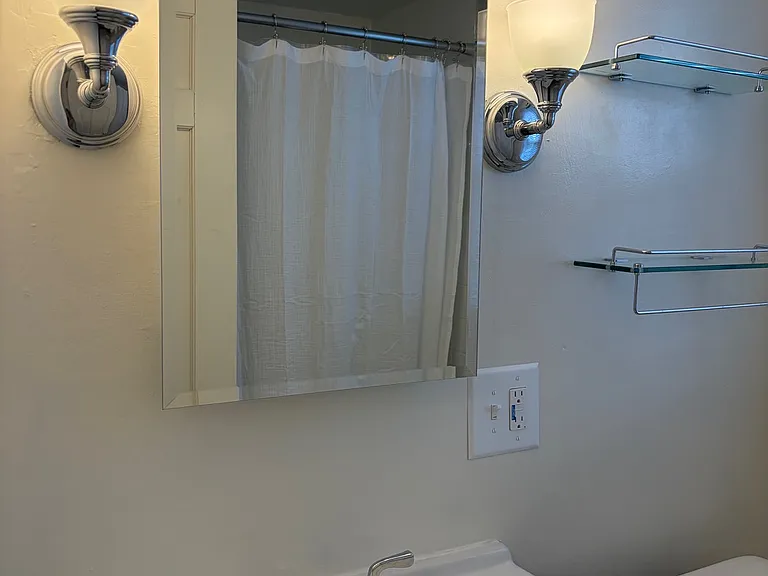 Upstairs full bath