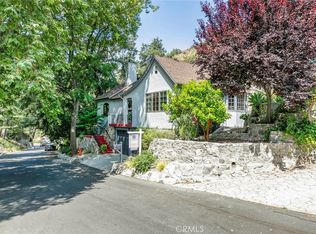 881 Country Club Dr, Burbank, CA 91501