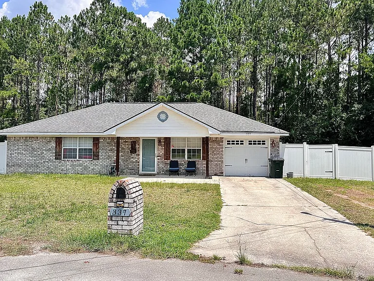 337 Sheila Dr — Photo 2