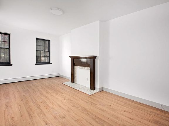 4th image of 399 Clermont Ave APT 1
