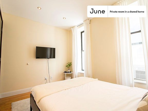 4th image of 15 W 107th St APT 5D