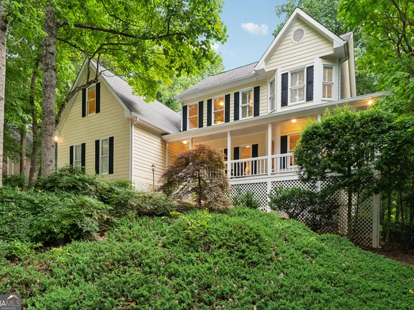 2722 Brookhaven Ln, Buford, GA 30518