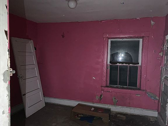 4th image of 257 N Oxford St