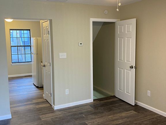 5th image of 215 SE Claremont St APT C