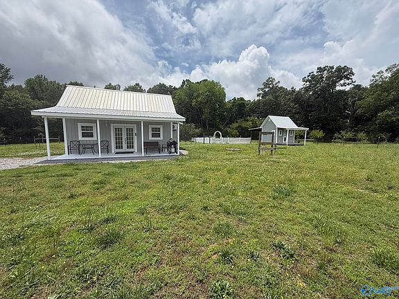 3rd image of 2465 Mount Carmel Dr