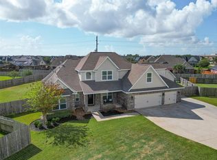 9642 Keeneland Cir, Mont Belvieu, TX 77523
