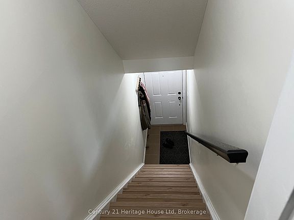5th image of 654 Woodlawn Rd E #B