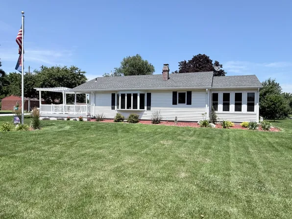 414 W 19th Ave, Coal Valley, IL 61240