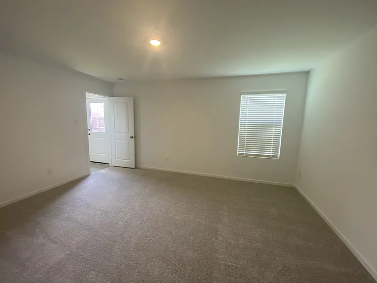 917 Shady Oaks Dr — Photo 9