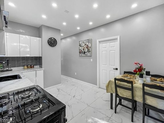 3rd image of 39 Brookdale Ave