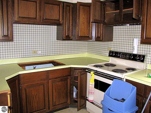 4th image of 729 Paluster St