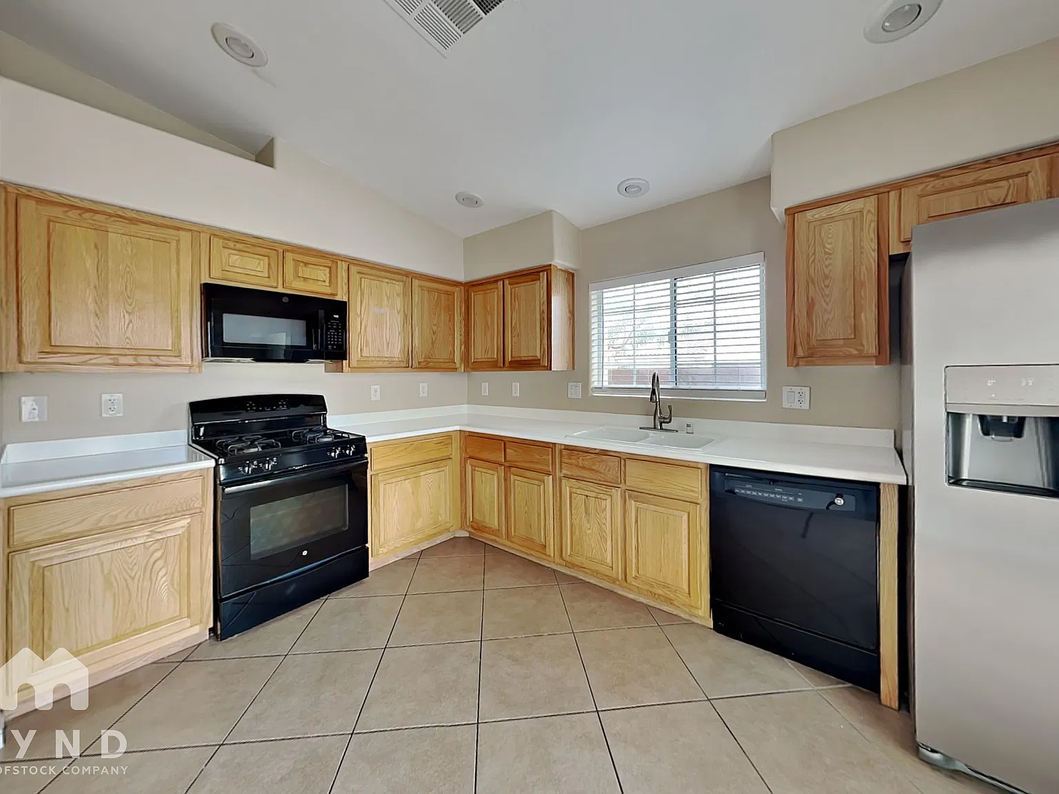 3 bed, 2.0 bath, 1202 sqft, $1,845 — Photo 3