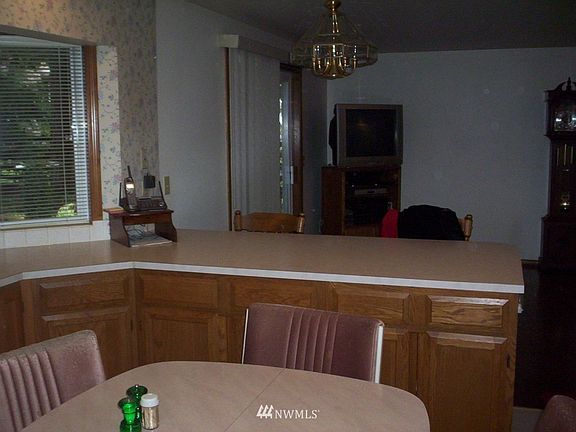 5th image of 2542 70th Avenue SW
