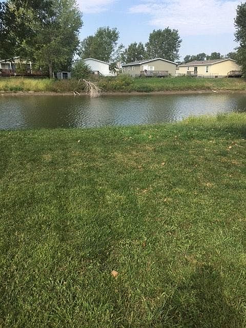 Home sits on the lake!