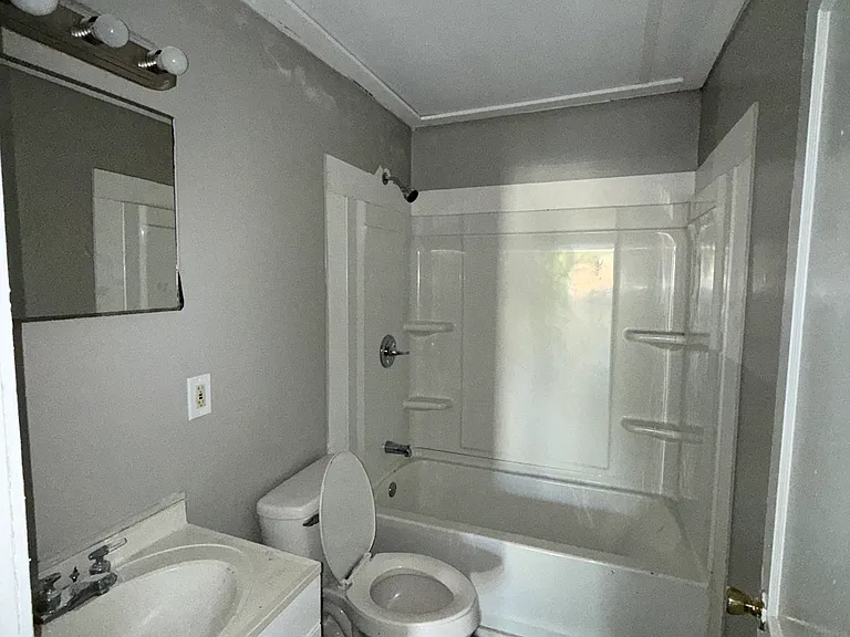 423 N Cherry St — Photo 5