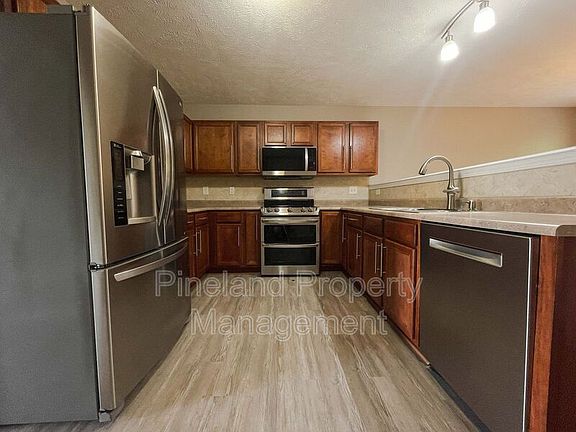 5th image of 395 Americana Dr