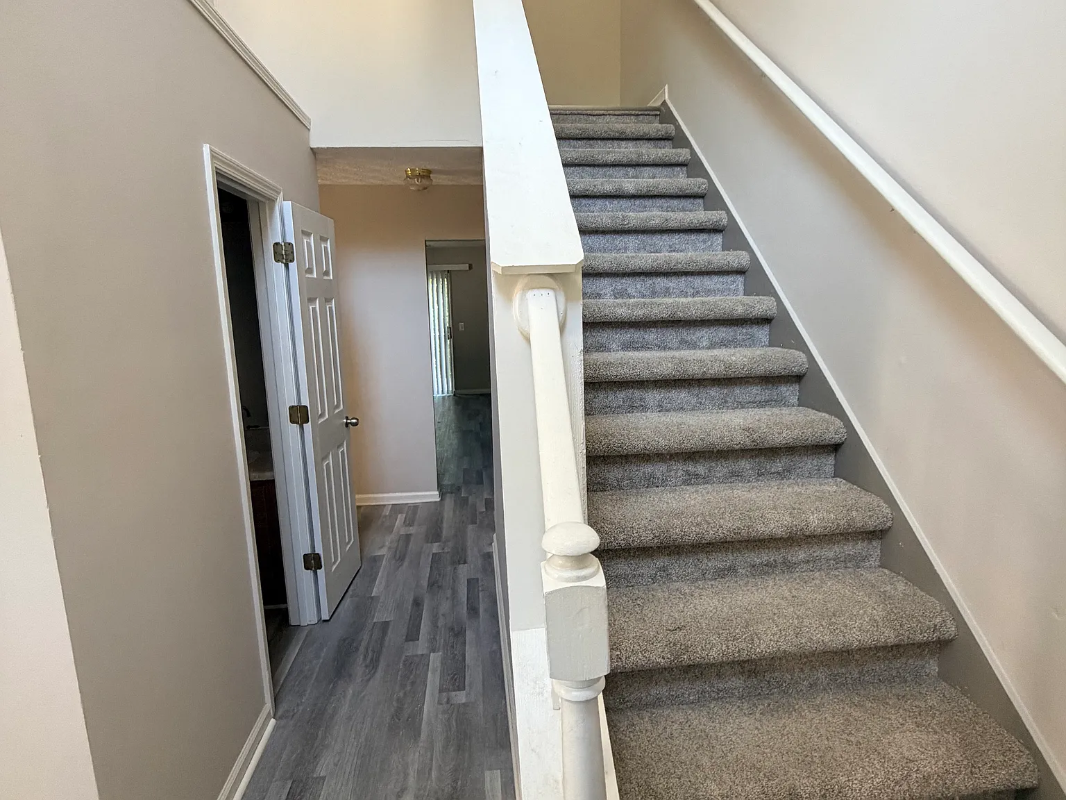 3 bed, 2.5 bath, 1899 sqft, $2,250 — Photo 2