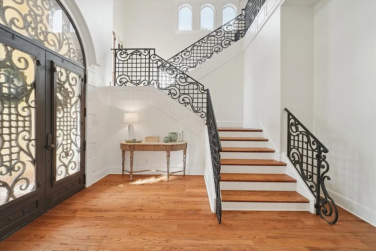 4 bed, 4.5 bath, 5593 sqft, $23,500 — Photo 4