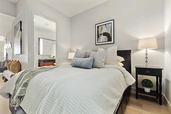 Sold by Luxian International Realty LLC | media 19