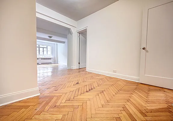 Rented by Urbane Brokerage | media 17